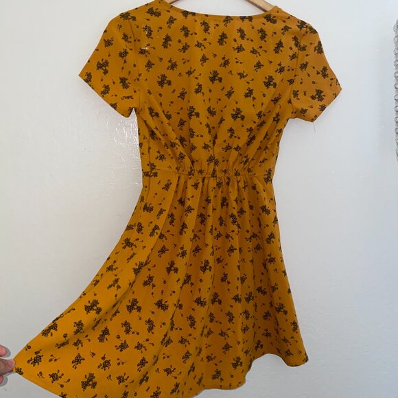 Zaful Floral V Neck A Line Mini Short Sleeves Dress Golden Yellow Dress … - Picture 15 of 17